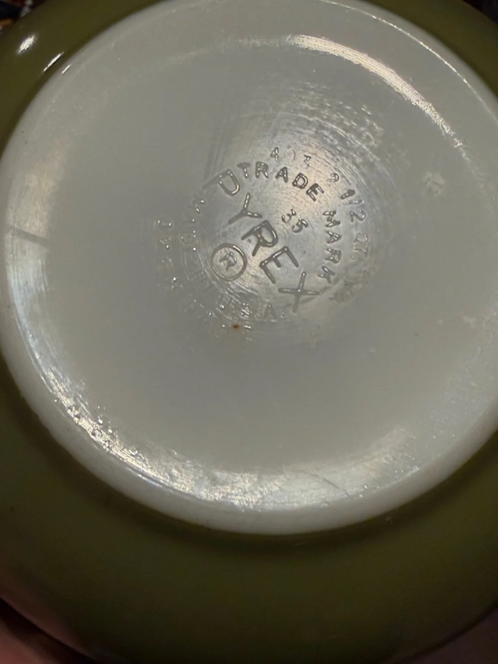 Vintage Pyrex Avocado Green 2 1/2 Qts Mixing Bowl 403 Ovenware USA Kitchenware